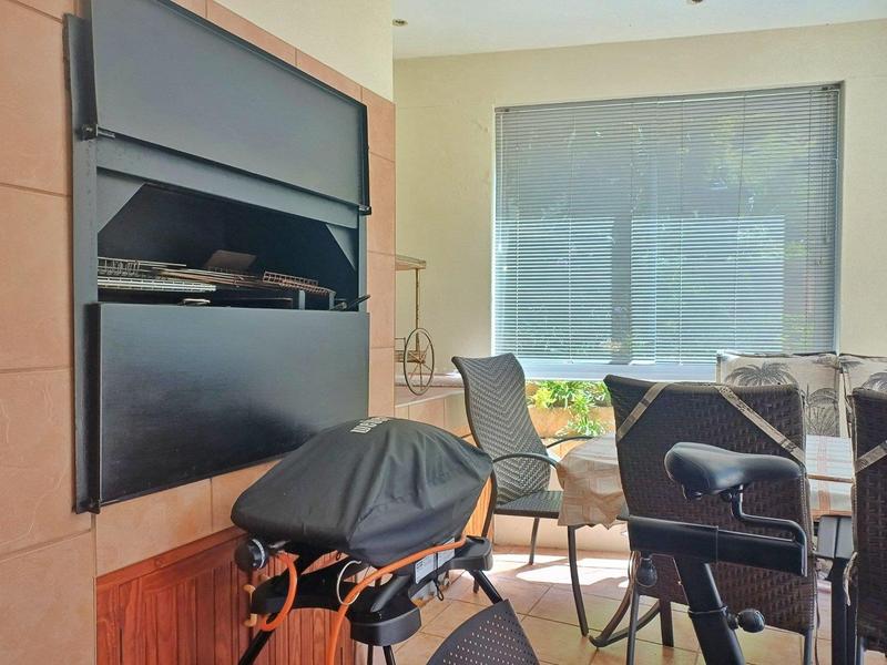 5 Bedroom Property for Sale in Outeniqua Strand Western Cape